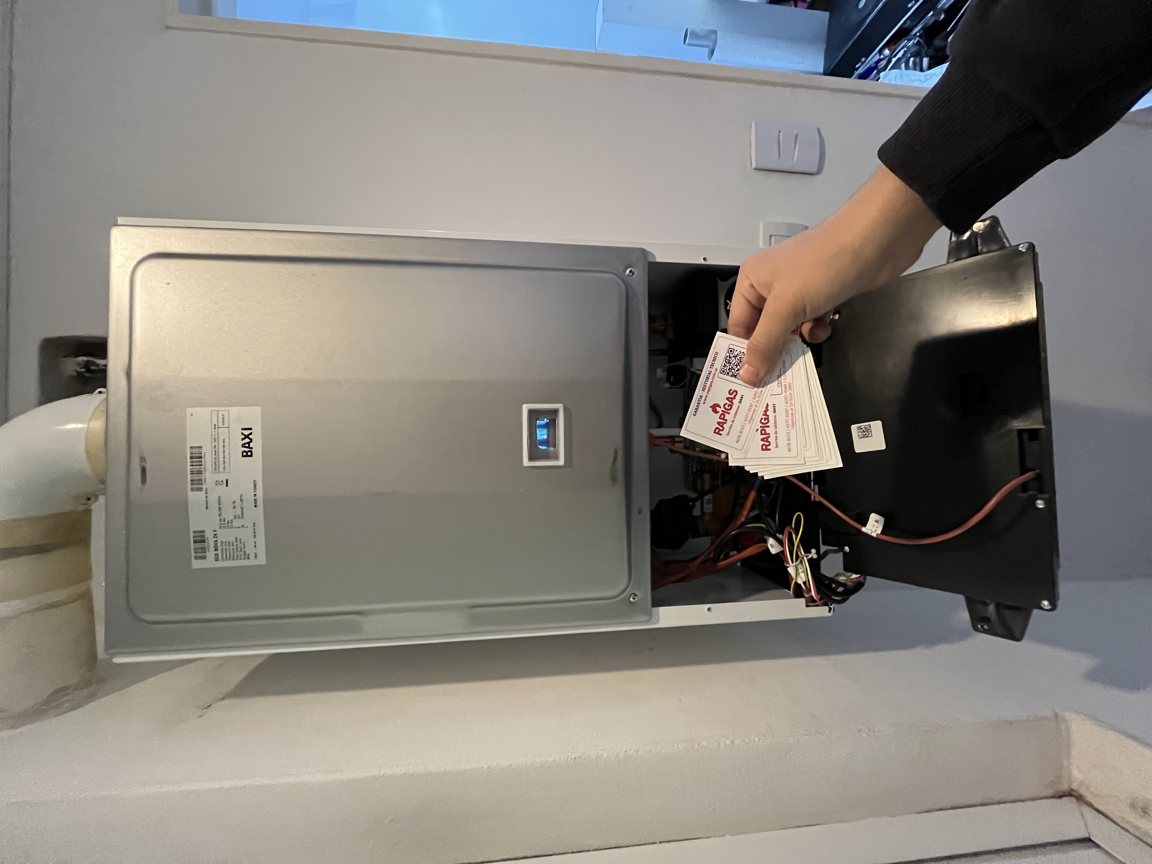 Caldera BAXI con tarjetas de servicio RAPIGAS