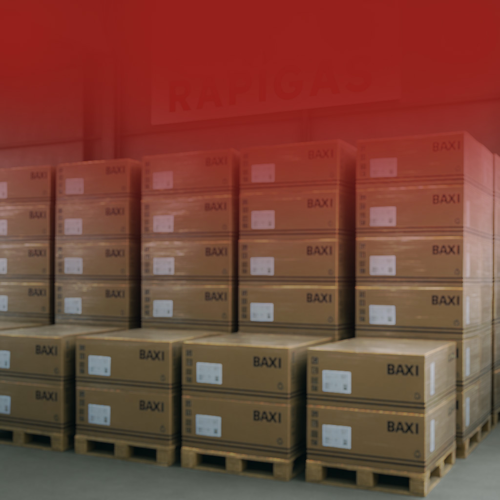 Almacén de RAPIGAS con cajas de calderas BAXI apiladas
